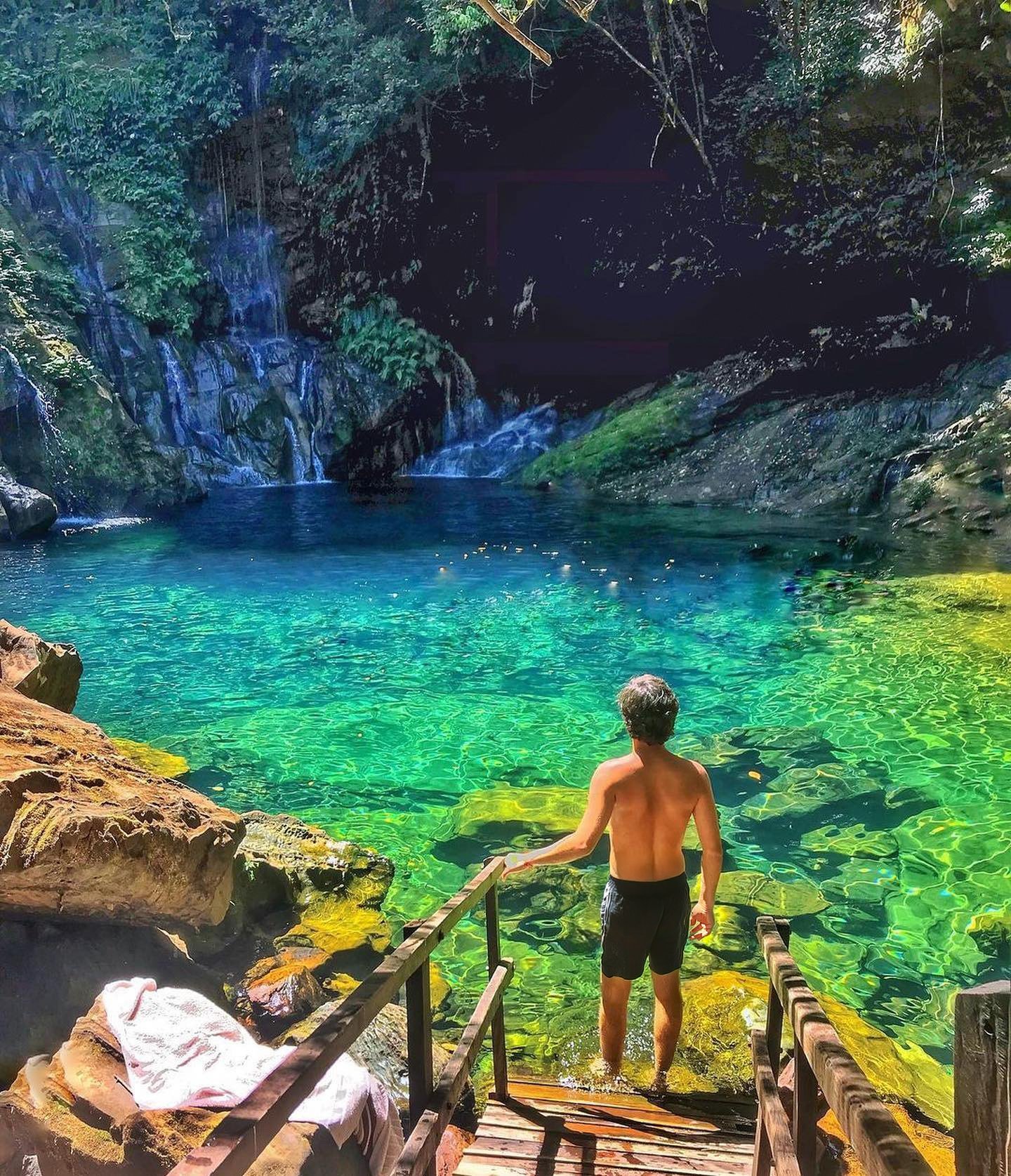 Encanto Azul e Poço Azul
