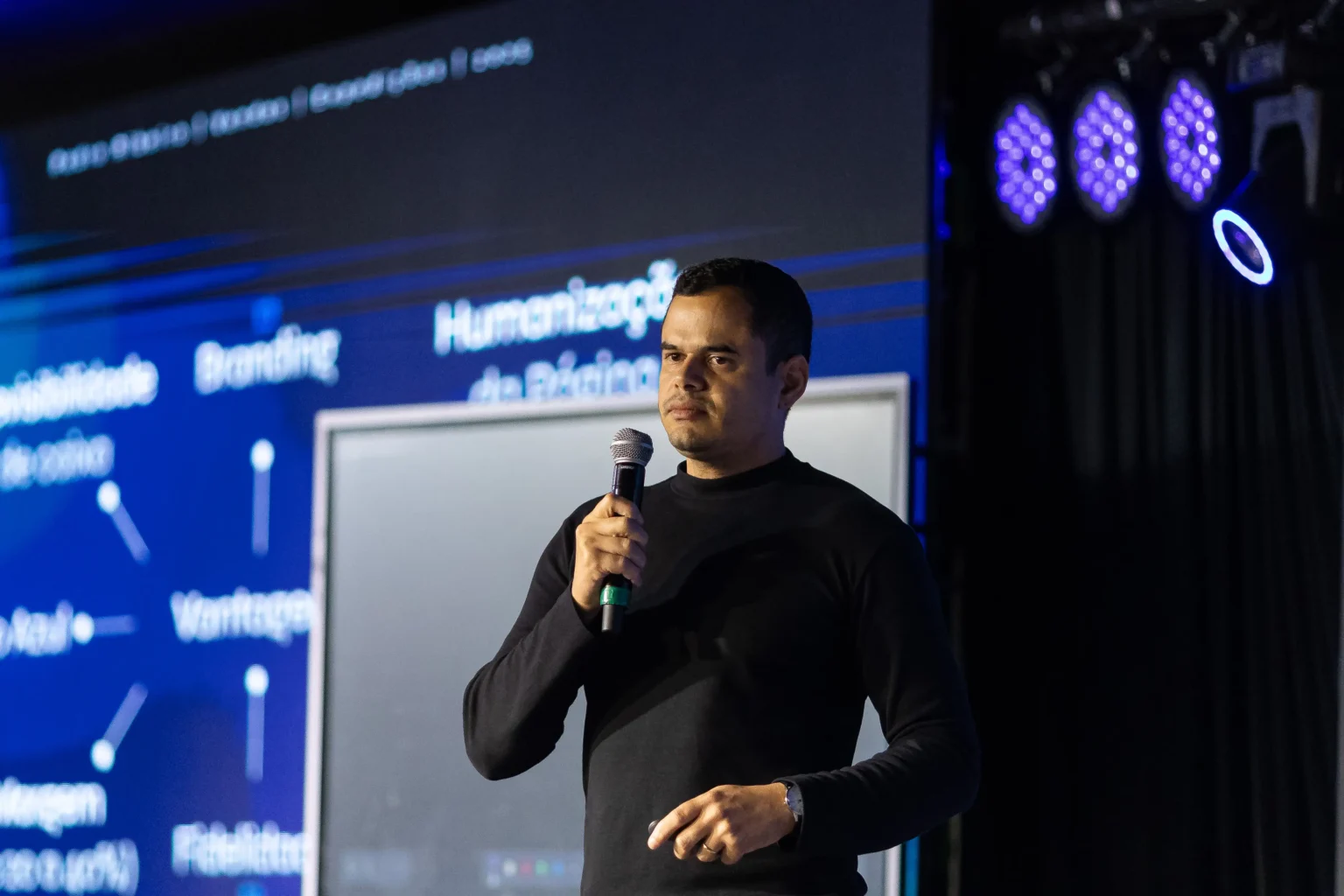Pedro Ribeiro, fundador da RIB Turismo, apresentando o método